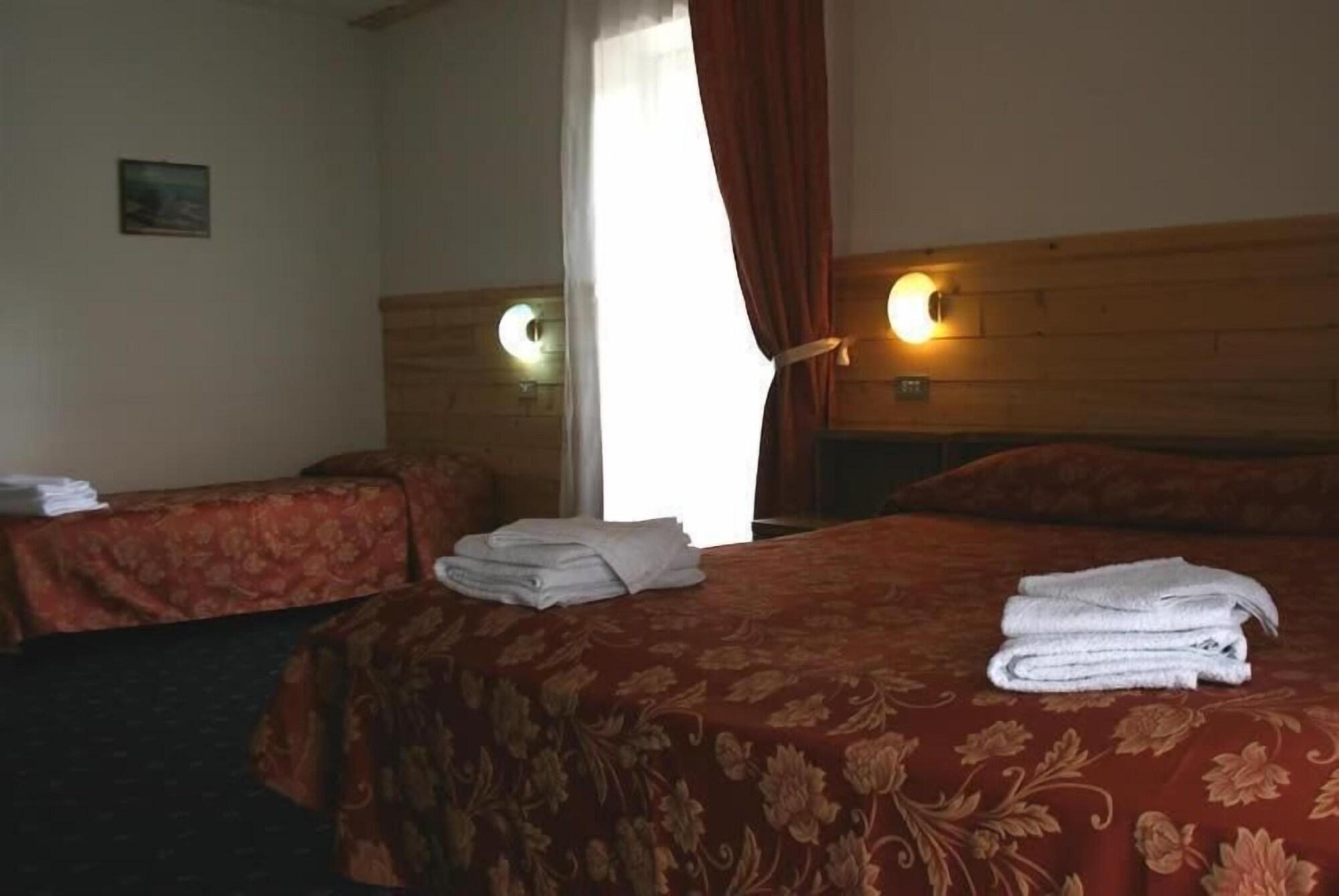 Hotel Rododendro Val Di Fassa Campitello di Fassa Esterno foto